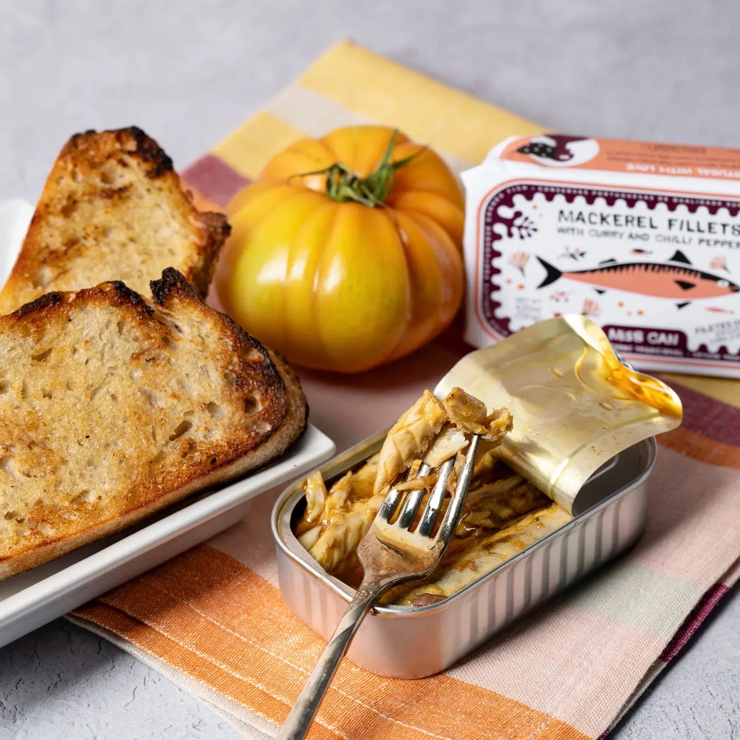 Mackerel Fillets with Curry and Chili Pepper